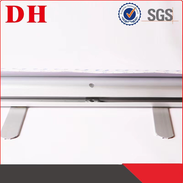 Podstawowy ekonomiczny aluminiowy baner Roll Up